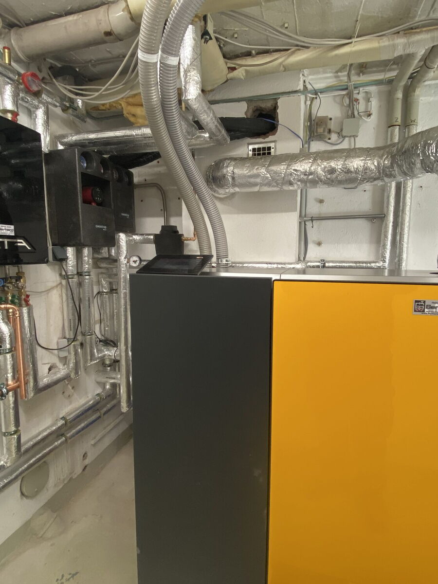 ETA Pelletheizung mit heizungsunterstützender Solaranlage und Pufferspeicher 2025, Bild 2